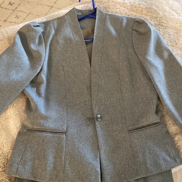 ❤️Skirt Suit! Jacket & Skirt Gray! Size 7 - Picture 3 of 13
